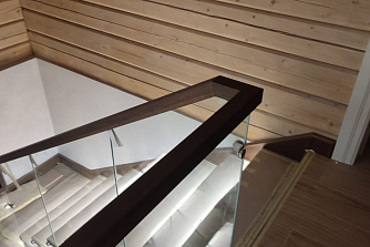 Ограждения из стекла для лестницы