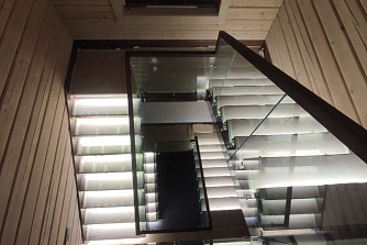 Ограждения из стекла для лестницы
